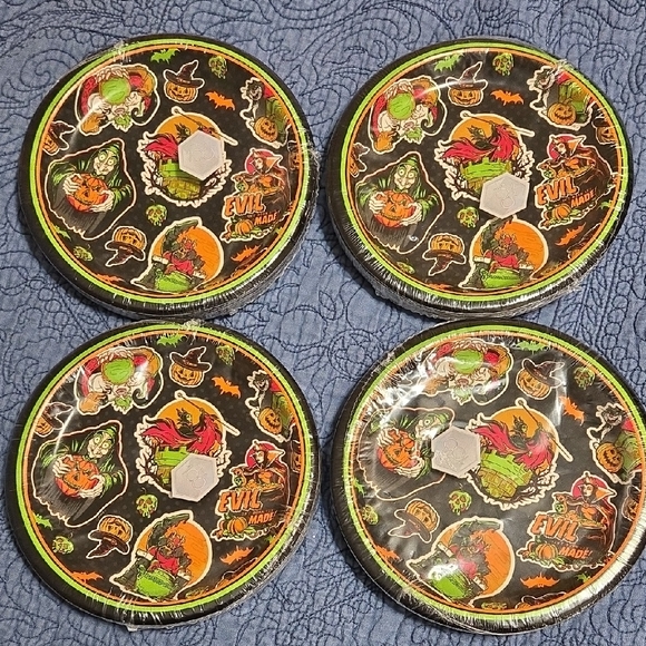 Disney Witches Halloween Paper Cake Plates 4 Packs NEW - Picture 1 of 3
